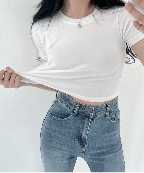 BEIDELLI（ベイデリー）の「[BELLIDE MADE] クロップド半袖Tシャツ（Tシャツ/カットソー・レディース・アイボリー/ブラック/ベージュ/ブルー・FREE）」の18枚目の写真