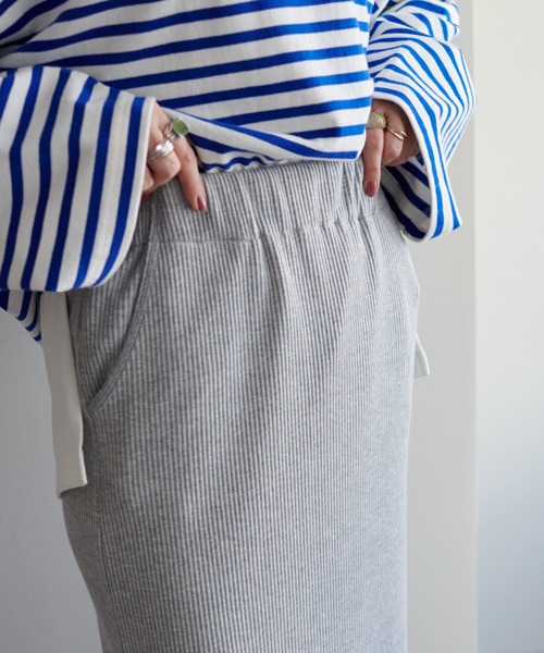 DISCOAT（ディスコート）の「【WEB限定】リブカットナロースカート（スカート・レディース・ブラック/グレー/グリーン/アイボリー/オレンジ/ライトグリーン/マスタード/オレンジ系その他2/ブルー/グレイッシュベージュ/ブラウン/イエロー/パープル/チャコールグレー/ベビーピンク・FREE/SMALL/LARGE/X-LARGE/X-SMALL）」の18枚目の写真