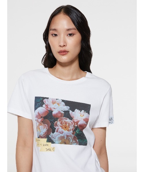 GOLDEN GOOSE（ゴールデングース）の「GOLDEN GOOSE T-shirt white with flower photo print（Tシャツ/カットソー・レディース・ホワイト系その他・SMALL/MEDIUM/LARGE）」の4枚目の写真