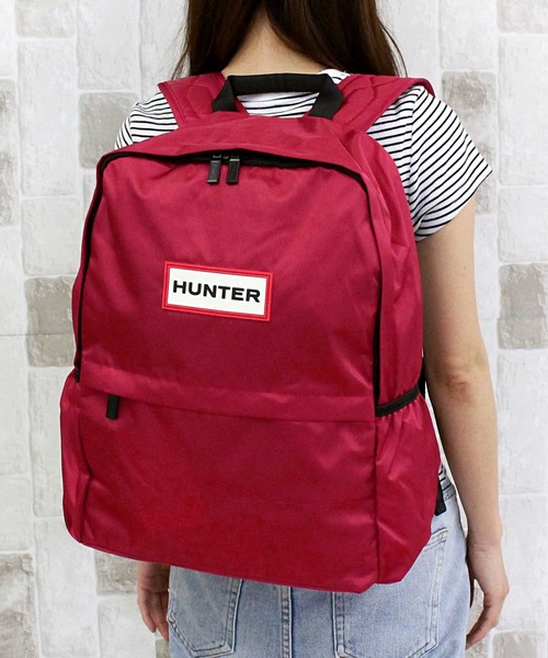 HUNTER（ハンター）の「ロゴプレート オリジナルナイロンバックパック Original Nylon Backpack（バックパック/リュック・メンズ・ブラック/ネイビー/オリーブ/レッド・ONE SIZE）」の4枚目の写真