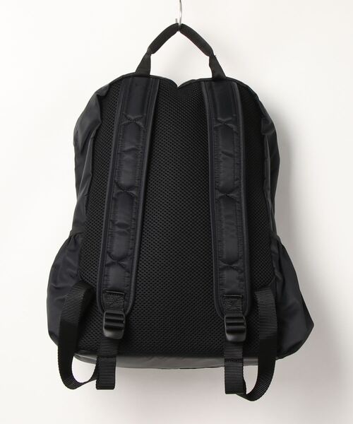 HUNTER（ハンター）の「ロゴプレート オリジナルナイロンバックパック Original Nylon Backpack（バックパック/リュック・メンズ・ブラック/ネイビー/オリーブ/レッド・ONE SIZE）」の5枚目の写真