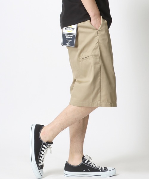 Dickies(ディッキーズ)の「Dickies/ディッキーズ T/Cツイル デニム ワイド ハーフパンツ/ショートパンツ/ショーツ/カラーパンツ(チノパンツ・メンズ・ブラック/ベージュ/インディゴブルー/グリーン/アイボリー/ライトインディゴブルー・M/L/XL)」の4枚目の写真