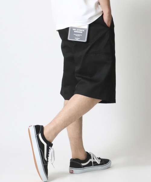 Dickies(ディッキーズ)の「Dickies/ディッキーズ T/Cツイル デニム ワイド ハーフパンツ/ショートパンツ/ショーツ/カラーパンツ(チノパンツ・メンズ・ブラック/ベージュ/インディゴブルー/グリーン/アイボリー/ライトインディゴブルー・M/L/XL)」の3枚目の写真