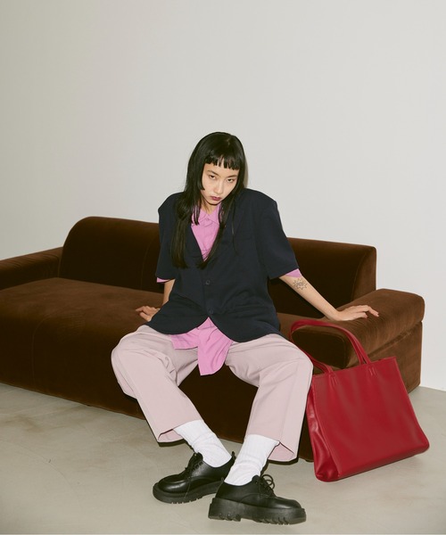 FEKETE(フェケテ)の「HALF TAILORED JACKET / ハーフテーラードジャケット(テーラードジャケット・レディース・ブラック/ネイビー・FREE)」の3枚目の写真