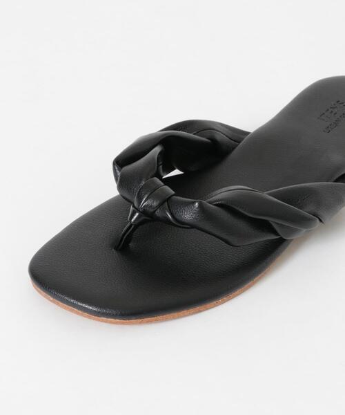 ITEMS URBANRESEARCH（アイテムズ アーバンリサーチ）の「フェイクレザートングサンダル（サンダル・レディース・ブラック/キャメル/ブラウン・MEDIUM/SMALL/LARGE）」の12枚目の写真