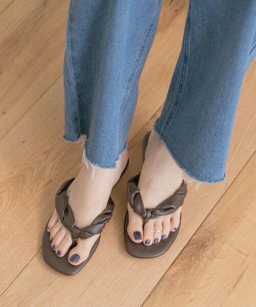 ITEMS URBANRESEARCH（アイテムズ アーバンリサーチ）の「フェイクレザートングサンダル（サンダル・レディース・ブラック/キャメル/ブラウン・MEDIUM/SMALL/LARGE）」の13枚目の写真