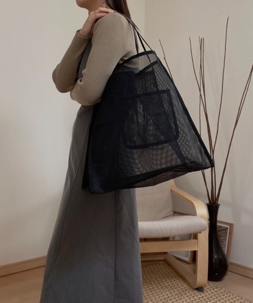 AMAIL(アマイル)の「Puchi mesh bag(トートバッグ・レディース・ブラック/ベージュ・FREE)」の1枚目の写真