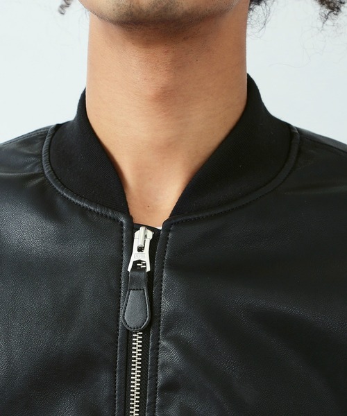 Alpha Industries（アルファインダストリーズ）の「フェイクレザーMA-1