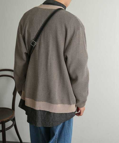 SENSE OF PLACE by URBAN RESEARCH（センスオブプレイスバイアーバンリサーチ）の「『ユニセックス』ヘリンボーンVネックカーディガン（カーディガン/ボレロ・メンズ・ブラック/ライトベージュ/パープル・MEDIUM/LARGE）」の6枚目の写真