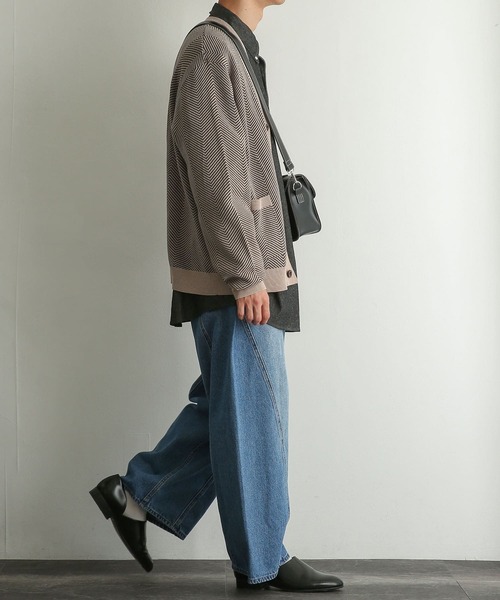 SENSE OF PLACE by URBAN RESEARCH（センスオブプレイスバイアーバンリサーチ）の「『ユニセックス』ヘリンボーンVネックカーディガン（カーディガン/ボレロ・メンズ・ブラック/ライトベージュ/パープル・MEDIUM/LARGE）」の11枚目の写真