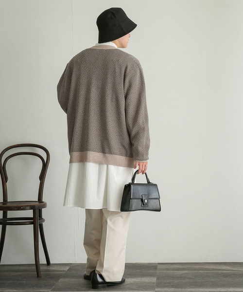 SENSE OF PLACE by URBAN RESEARCH（センスオブプレイスバイアーバンリサーチ）の「『ユニセックス』ヘリンボーンVネックカーディガン（カーディガン/ボレロ・メンズ・ブラック/ライトベージュ/パープル・MEDIUM/LARGE）」の12枚目の写真
