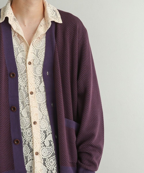 SENSE OF PLACE by URBAN RESEARCH（センスオブプレイスバイアーバンリサーチ）の「『ユニセックス』ヘリンボーンVネックカーディガン（カーディガン/ボレロ・メンズ・ブラック/ライトベージュ/パープル・MEDIUM/LARGE）」の14枚目の写真