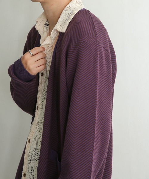 SENSE OF PLACE by URBAN RESEARCH（センスオブプレイスバイアーバンリサーチ）の「『ユニセックス』ヘリンボーンVネックカーディガン（カーディガン/ボレロ・メンズ・ブラック/ライトベージュ/パープル・MEDIUM/LARGE）」の15枚目の写真