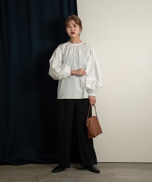 Amiur(エミレ)の「squeeze ribbon blouse(シャツ/ブラウス・レディース・ホワイト/ブラウン/ブラック・FREE)」の17枚目の写真