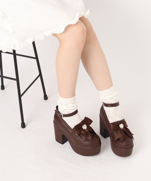 cs T&P(シーエスティーアンドピー)の「キラキラハート付き厚底パンプス(パンプス・レディース・ブラック/ダークブラウン/レッド系3/ブラック系1・LL/L/M/S)」の3枚目の写真