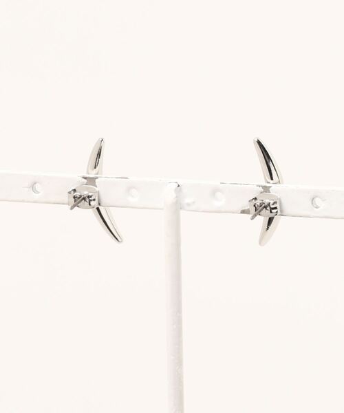 novice（ノーヴィス）の「【novice】Crescent Moon Studs Pierce（ピアス（両耳用）・レディース・ゴールド/シルバー・FREE）」の8枚目の写真