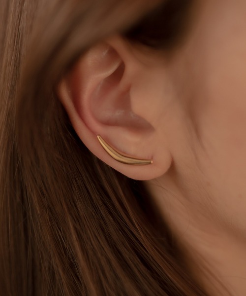 novice（ノーヴィス）の「【novice】Crescent Moon Studs Pierce（ピアス（両耳用）・レディース・ゴールド/シルバー・FREE）」の2枚目の写真