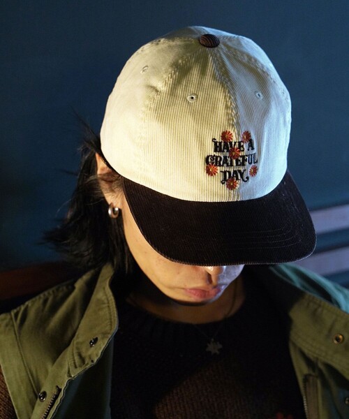 FREAK'S STORE（フリークスストア）の「HAVE A GRATEFUL DAY×FREAK’S STORE/ハブアグレイトフルデイ×フリークスストア 別注 HAVE A GRATEFUL DAY LOGO CORDUROY BASEBALL CAP/ロゴ コーデュロイ ベースボール キャップ（キャップ・メンズ・ブラック/ブラウン/ダークブラウン/グリーン/ネイビー・LARGE）」の13枚目の写真