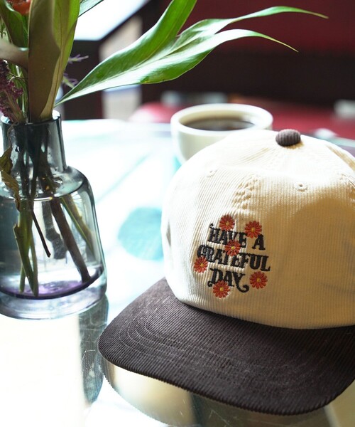 FREAK'S STORE（フリークスストア）の「HAVE A GRATEFUL DAY×FREAK’S STORE/ハブアグレイトフルデイ×フリークスストア 別注 HAVE A GRATEFUL DAY LOGO CORDUROY BASEBALL CAP/ロゴ コーデュロイ ベースボール キャップ（キャップ・メンズ・ブラック/ブラウン/ダークブラウン/グリーン/ネイビー・LARGE）」の15枚目の写真