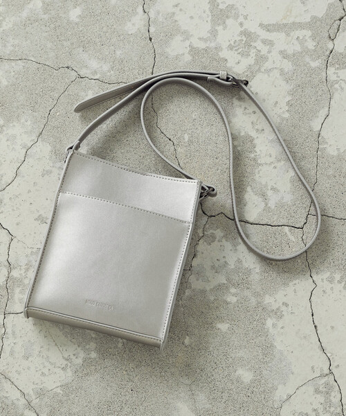 MONO COMME CA(モノコムサ)の「スクエアショルダー(ショルダーバッグ・レディース・ライトグレー/グレー/ガンメタ/ブラック・FREE)」の15枚目の写真
