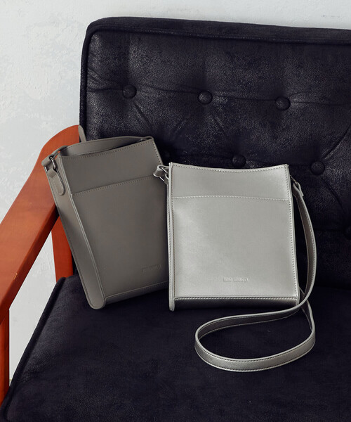 MONO COMME CA(モノコムサ)の「スクエアショルダー(ショルダーバッグ・レディース・ライトグレー/グレー/ガンメタ/ブラック・FREE)」の6枚目の写真