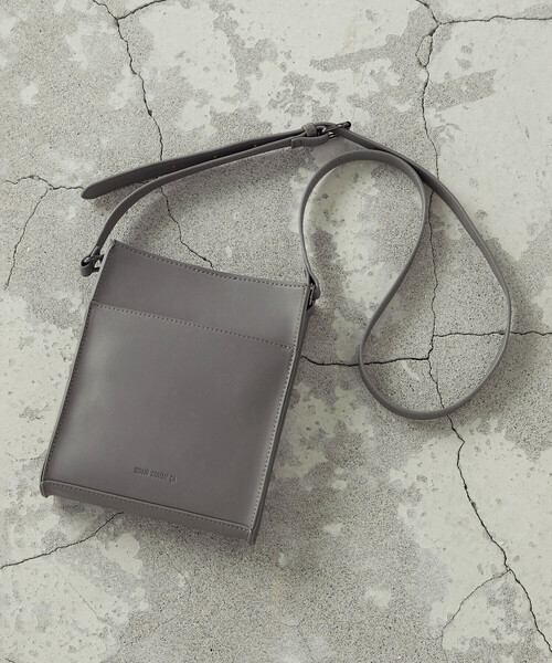MONO COMME CA(モノコムサ)の「スクエアショルダー(ショルダーバッグ・レディース・ライトグレー/グレー/ガンメタ/ブラック・FREE)」の3枚目の写真
