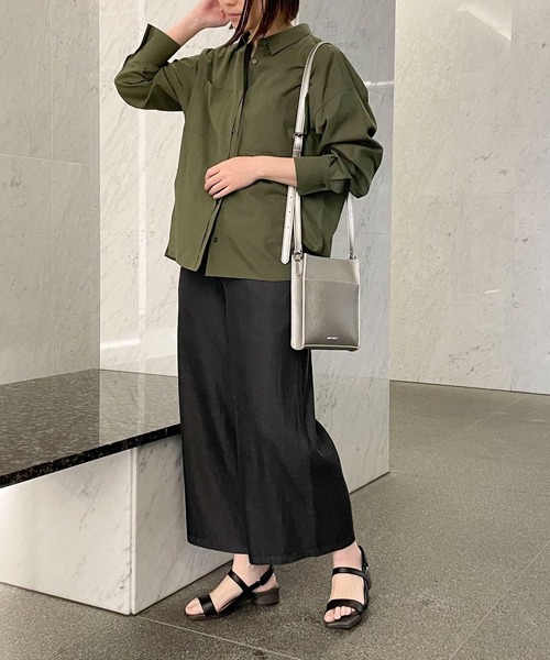 MONO COMME CA(モノコムサ)の「スクエアショルダー(ショルダーバッグ・レディース・ライトグレー/グレー/ガンメタ/ブラック・FREE)」の17枚目の写真