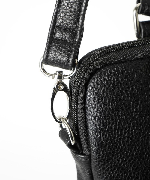 X-girl（エックスガール）の「ARCH & FACE LOGO PC CASE（ショルダーバッグ・レディース・ライトブルー/ブラック・ONE SIZE）」の4枚目の写真