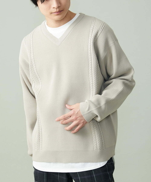 a.v.v（アーヴェヴェ）の「【S-XXL】レイヤードカットソー付きアゼ編みVネックニット（ニット/セーター・メンズ・チャコールグレー/グリーン/ベージュ/ネイビー/ライトブルー・50/46/48）」の3枚目の写真