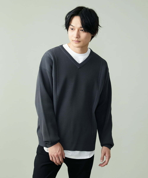 a.v.v（アーヴェヴェ）の「【S-XXL】レイヤードカットソー付きアゼ編みVネックニット（ニット/セーター・メンズ・チャコールグレー/グリーン/ベージュ/ネイビー/ライトブルー・50/46/48）」の13枚目の写真