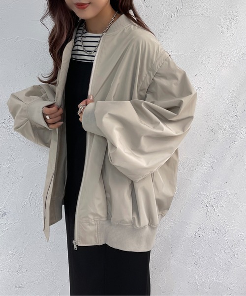 apres jour mignon（アプレジュールミニョン）の「２WAY　MA-1【ZOZOTOWN限定アイテム】（MA-1・レディース・カーキ/ブラック/オフホワイト/グレイッシュベージュ・フリー/X-LARGE）」の3枚目の写真