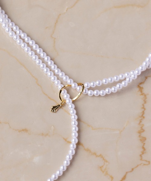 Phoebe（フィービィー）の「フォーリングパールロングネックレス/全長:102cm/連パール（ネックレス・レディース・ホワイト・FREE）」の4枚目の写真