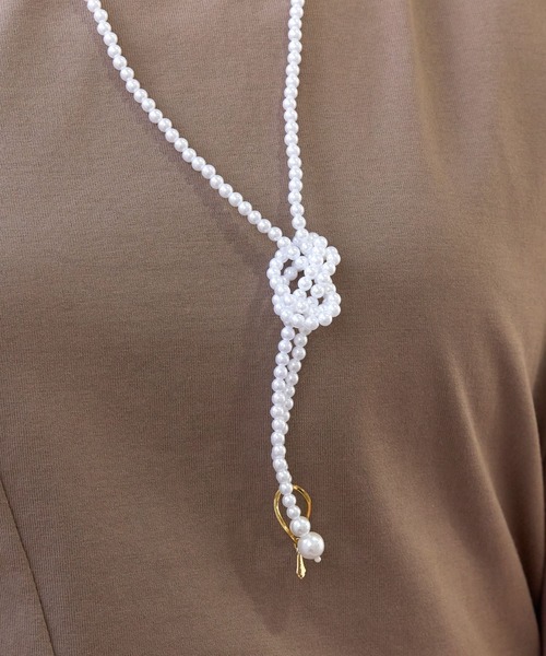 Phoebe（フィービィー）の「フォーリングパールロングネックレス/全長:102cm/連パール（ネックレス・レディース・ホワイト・FREE）」の11枚目の写真