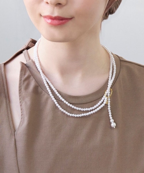 Phoebe（フィービィー）の「フォーリングパールロングネックレス/全長:102cm/連パール（ネックレス・レディース・ホワイト・FREE）」の9枚目の写真