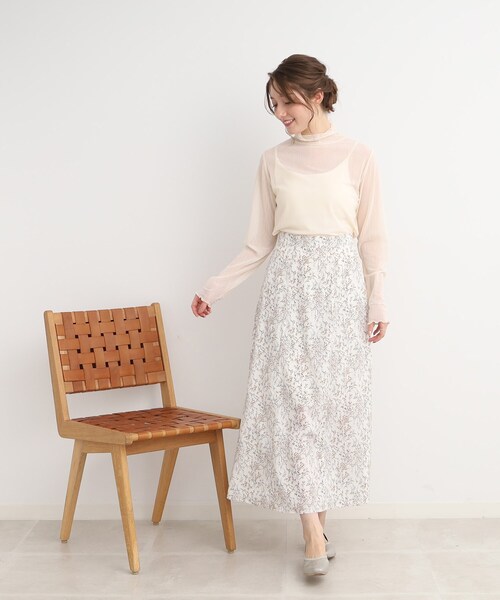 Cutie Blonde（キューティーブロンド）の「◆【大人の上品な肌見せに】シアーハイネックインナー（Tシャツ/カットソー・レディース・ブラック/ナチュラル/ホワイト系・01/02/03）」の17枚目の写真