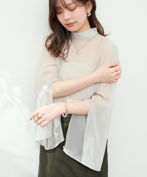 natural couture（ナチュラルクチュール）の「袖フレアスリットブラウス（シャツ/ブラウス・レディース・オフホワイト/ライトグレー/パープル系その他・FREE）」の3枚目の写真