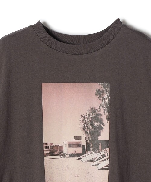 SHIPS Colors(シップス カラーズ)の「SHIPS Colors:〈洗濯機可能〉ビーチ フォト TEE(Tシャツ/カットソー・レディース・オフホワイト/ベビーピンク/ダークグレー・ONE SIZE)」の5枚目の写真
