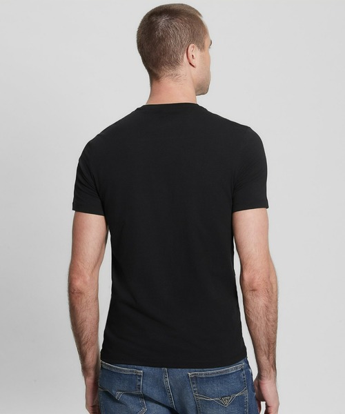 Guess(ゲス)の「Eco Triangle Crewneck Tee Tシャツ(Tシャツ/カットソー・メンズ・ホワイト/ブラック/ライトブルー・SMALL/MEDIUM/LARGE/X-LARGE)」の4枚目の写真