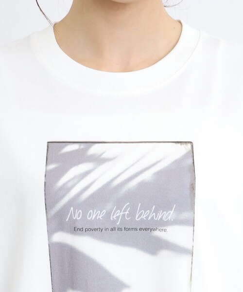 Reflect(リフレクト)の「【WORLD for the World/洗える】モノクロフォトプリントTシャツ(Tシャツ/カットソー・レディース・アイボリー・09)」の2枚目の写真