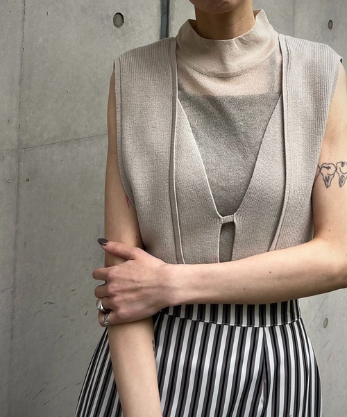 &g'aime(アンジェム)の「【&g’aime】ビスチェ付きニット2pcs(ニット/セーター・レディース・ブラウン/パープル/ブラック/グレイッシュベージュ・FREE)」の19枚目の写真