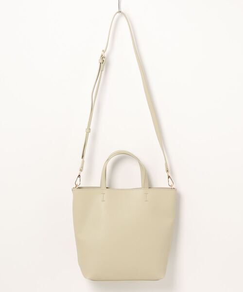 and it_（アンドイット）の「グランミディショルダー（ショルダーバッグ・レディース・アイボリー/ブルー/ブラック/ラベンダー/シルバー/モカ/セージグリーン/ライトグレー・FREE）」の6枚目の写真