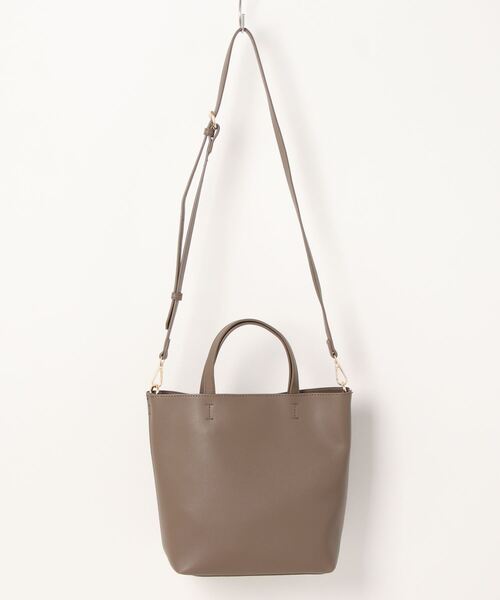 and it_（アンドイット）の「グランミディショルダー（ショルダーバッグ・レディース・アイボリー/ブルー/ブラック/ラベンダー/シルバー/モカ/セージグリーン/ライトグレー・FREE）」の5枚目の写真