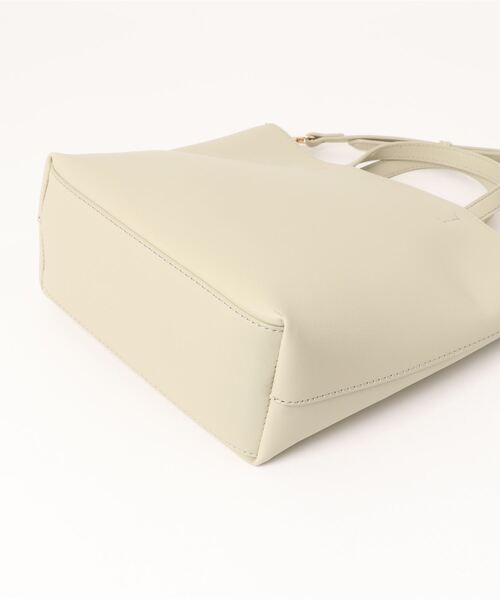 and it_（アンドイット）の「グランミディショルダー（ショルダーバッグ・レディース・アイボリー/ブルー/ブラック/ラベンダー/シルバー/モカ/セージグリーン/ライトグレー・FREE）」の12枚目の写真