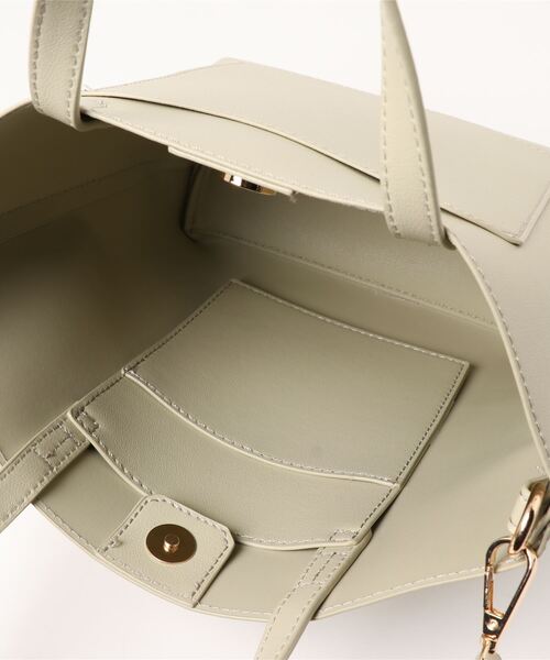 and it_（アンドイット）の「グランミディショルダー（ショルダーバッグ・レディース・アイボリー/ブルー/ブラック/ラベンダー/シルバー/モカ/セージグリーン/ライトグレー・FREE）」の9枚目の写真