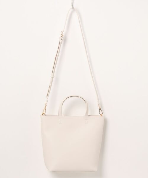 and it_（アンドイット）の「グランミディショルダー（ショルダーバッグ・レディース・アイボリー/ブルー/ブラック/ラベンダー/シルバー/モカ/セージグリーン/ライトグレー・FREE）」の17枚目の写真