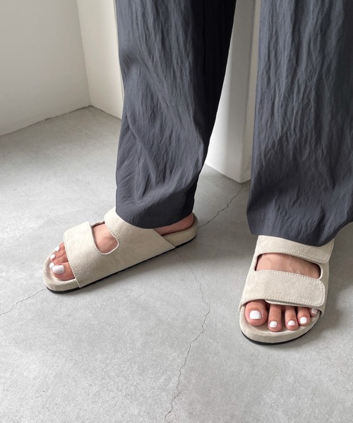 CANAL JEAN(キャナルジーン)の「from Lagoon(フロムラグーン) スウェードダブルベルトサンダル(サンダル・レディース・サンドグレー/ブラウン・37/38/39)」の4枚目の写真