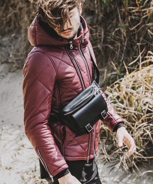 NO ID.(ノーアイディ)の「mko11320-カウレザーボディBAG(ボディバッグ/ウエストポーチ・メンズ・ブラック・ONE SIZE)」の12枚目の写真