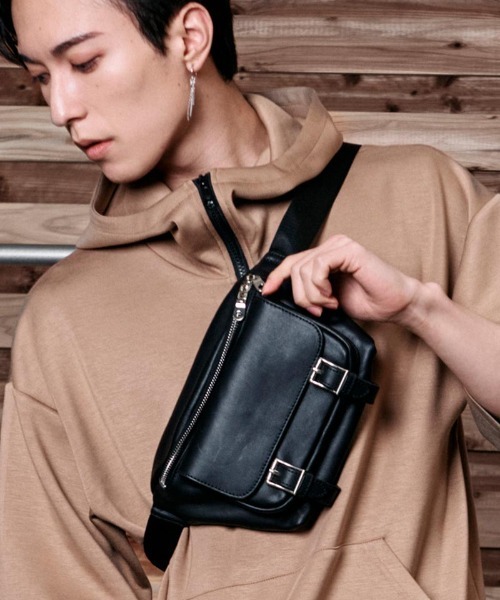 NO ID.(ノーアイディ)の「mko11320-カウレザーボディBAG(ボディバッグ/ウエストポーチ・メンズ・ブラック・ONE SIZE)」の18枚目の写真