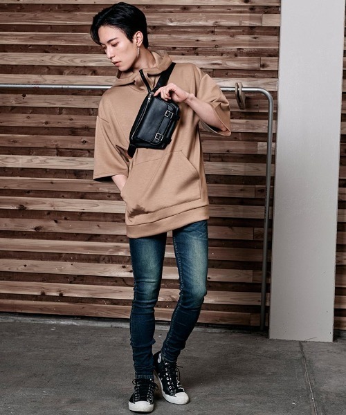 NO ID.(ノーアイディ)の「mko11320-カウレザーボディBAG(ボディバッグ/ウエストポーチ・メンズ・ブラック・ONE SIZE)」の3枚目の写真