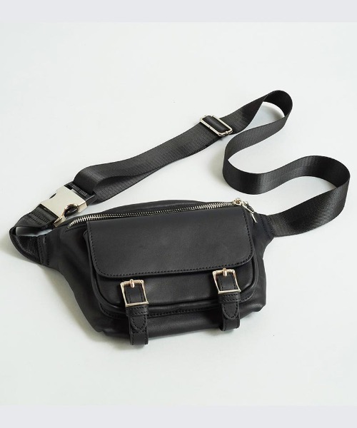 NO ID.(ノーアイディ)の「mko11320-カウレザーボディBAG(ボディバッグ/ウエストポーチ・メンズ・ブラック・ONE SIZE)」の4枚目の写真